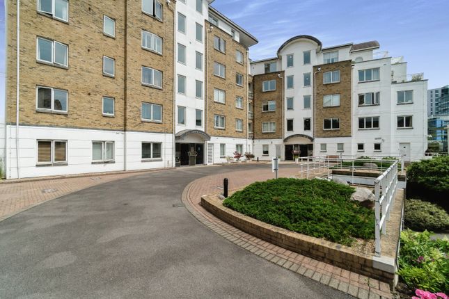 Flat for sale in 98 Point Pleasant, Wandsworth