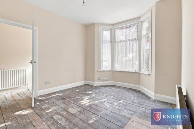 75, Felixstowe Road, London photo 3