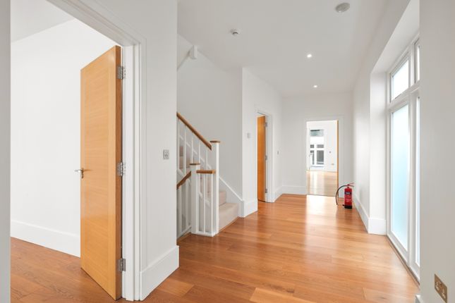 Helena House, 1F, Dora Road, Wimbledon, London photo 4