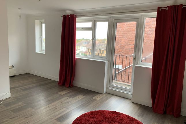 Thumbnail Flat for sale in 85 Victor Close, Hornchurch, Essex