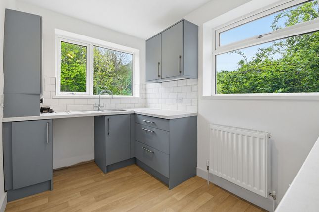 175 North Bank Road, Batley photo 4