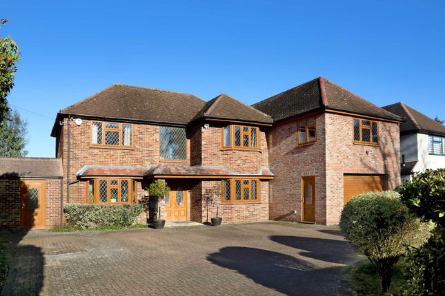Thumbnail Country house for sale in Clevehurst Close, Stoke Poges
