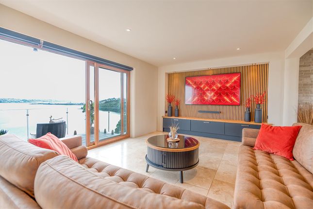 "42, Ocean Way", Pembroke Dock photo 2