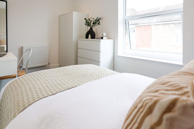 Rooms 26-27, 81, Romsey Road, Hampshire, - photo 5