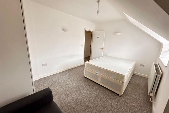 Flat 3, Northfields Court, Uxbridge photo 4