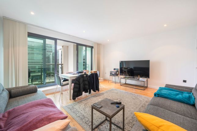 Thumbnail Flat to rent in Discovery Dock Apartments East, South Quay Square