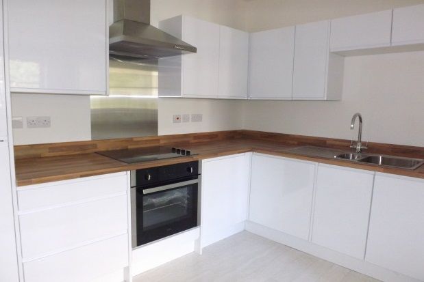2 bed flat to rent in Farnsby Street, Swindon