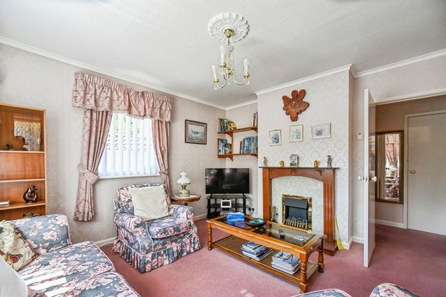 9, Bishopdown Road, Salisbury photo 4