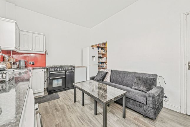 8, Victoria Street, Dewsbury photo 3
