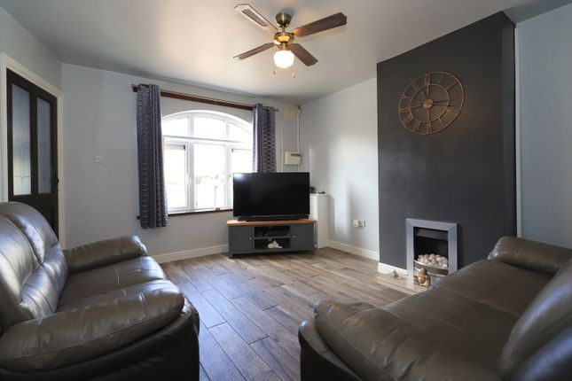 3, Myatt Avenue, Wolverhampton photo 4