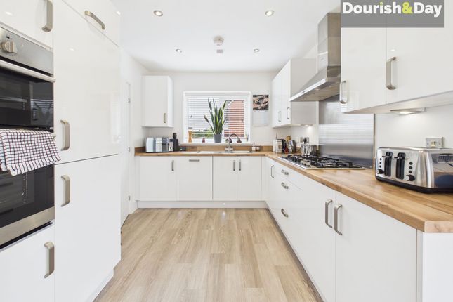 41 Delphinium Place, Stafford photo 4