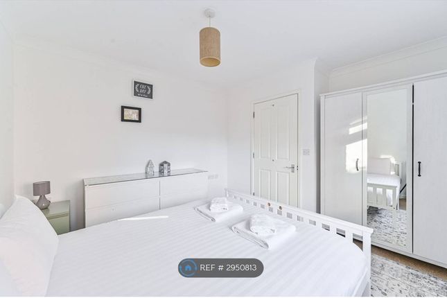 Flat, Osprey Close, Bromley photo 4