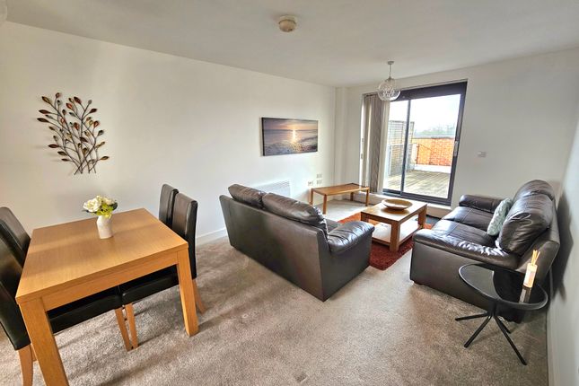 Apt 39, Manchester photo 2