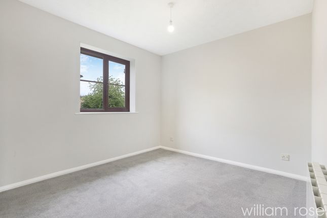 Flat for sale in Beaufort Close, Highams Park, London