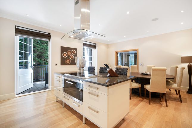 Flat 1, 5, Esher Park Avenue, Esher photo 4