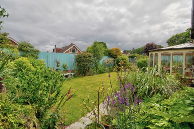 11, Links Drive, Norton, Stourbridge photo 2
