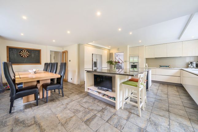 Pentewan, Pine Avenue, CAMBERLEY photo 3
