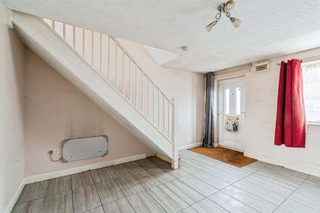 31, Gloucester Walk, Westbury photo 2