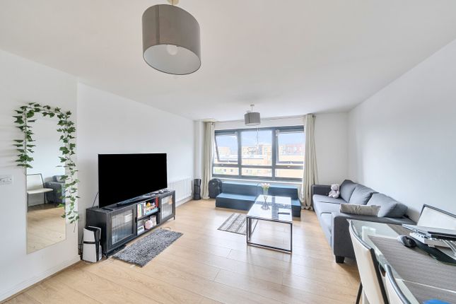 Flat 48, Warneford Court, 10, Mannock Close, Colindale photo 2