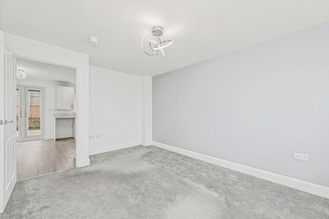 15, Burkwood View, WAKEFIELD photo 4