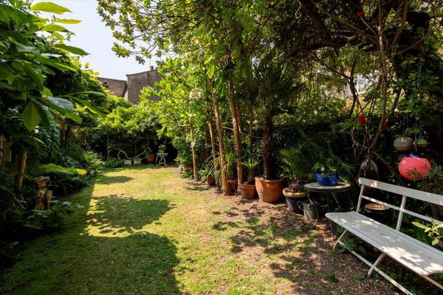 2-bed flat on 39a, Norland Square, London, £980,000