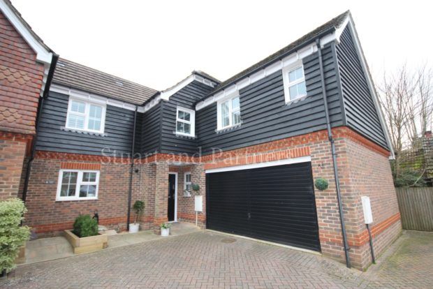 Thumbnail Semi-detached house to rent in Cambria Close, Partridge Green, Horsham