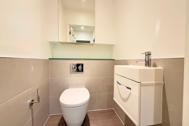 Flat 21, Embassy Lodge, London photo 5
