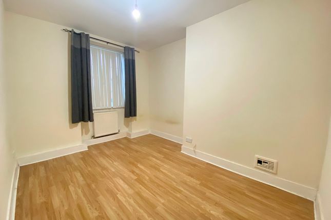 Flat for sale in Abbeygate Apartments, Wavertree Gardens, Liverpool