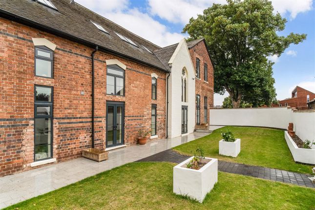 2-bed flat on The Sanctuary, St Wulstan's Apartments, Stourport-On-Severn, £1,300/mo
