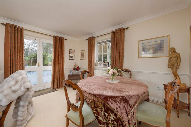 2 Meadow Way, Shooters Hill, Dover photo 4