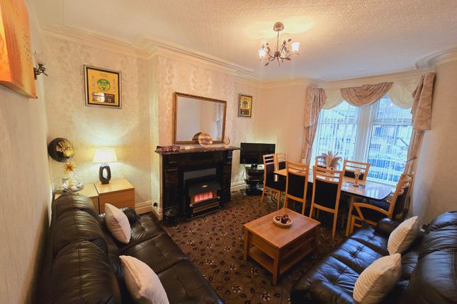 49 Duckworth Grove, Bradford photo 2