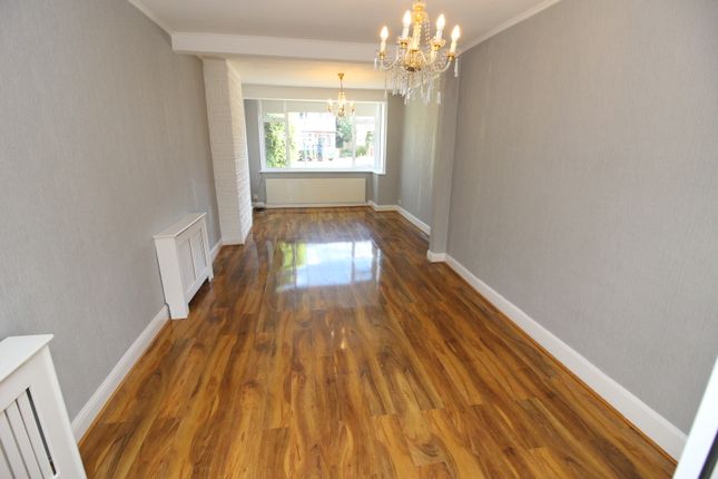 8, Sandringham Road, Worcester Park photo 2