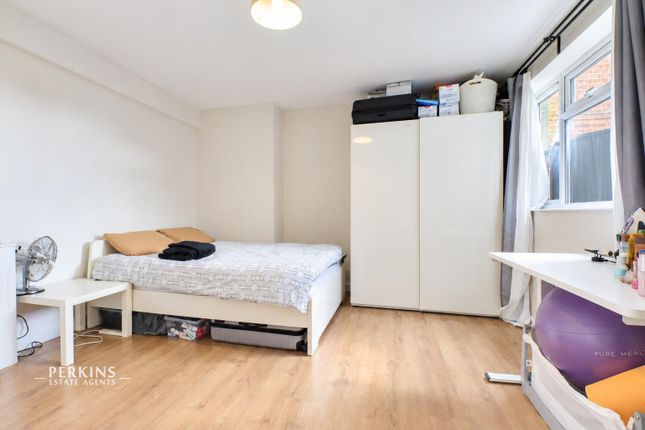 295A, Harrow Road, Wembley photo 3