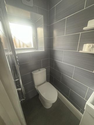 238 oldham road, lydgate, oldham photo 5