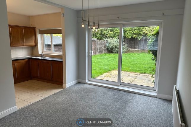 Allerton Grange Avenue, Leeds photo 4