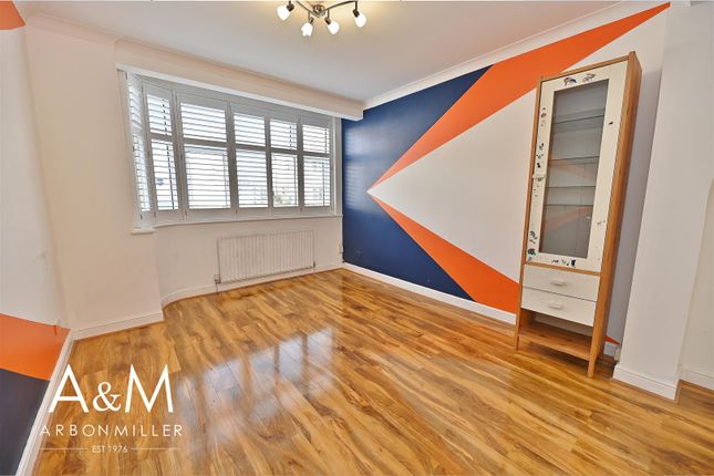 11, Ascot Close, Hainault photo 3