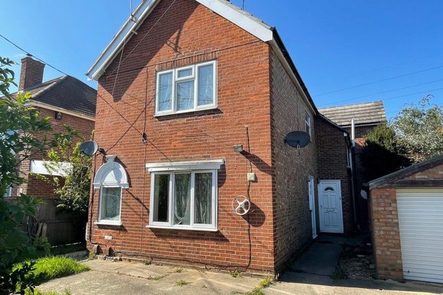 Flat to rent in Darcy Road, Colchester