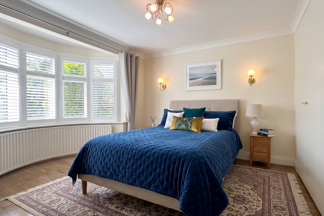 Worcester, Worcester Crescent, London photo 3