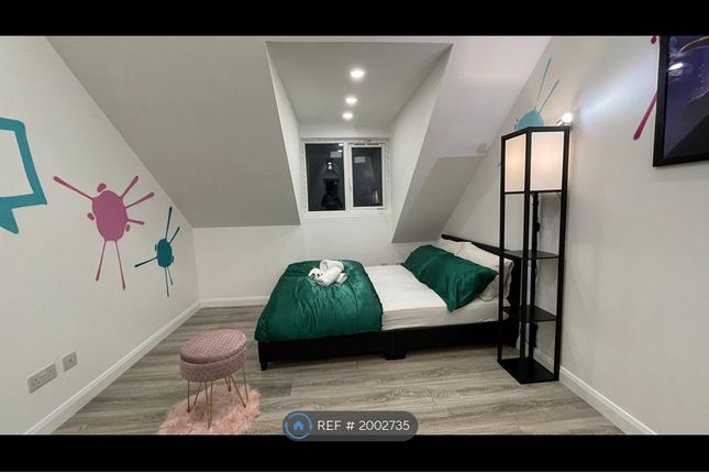 Flat to rent in King Street, London