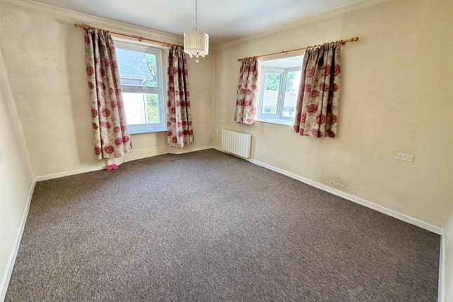 Flat, 6, Folkestone Court, Weston-Super-Mare photo 3