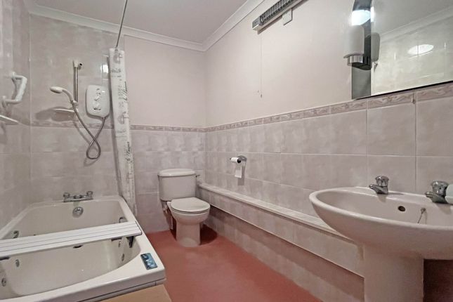 Flat, 8 Monk Sherborne House, Granville Road, Eastbourne photo 4