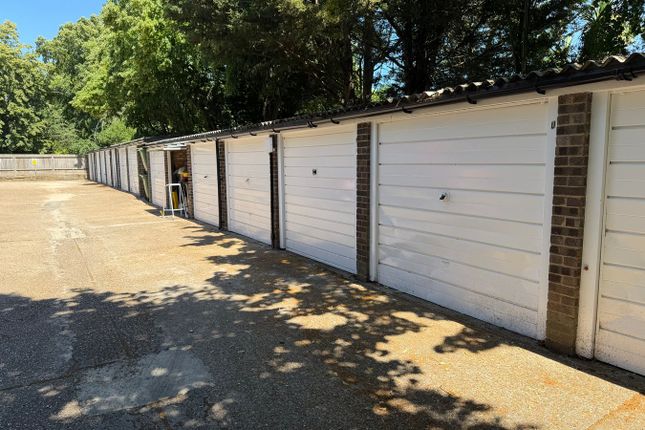 Studio parking on 39, Eaton Rise, London, £250/mo