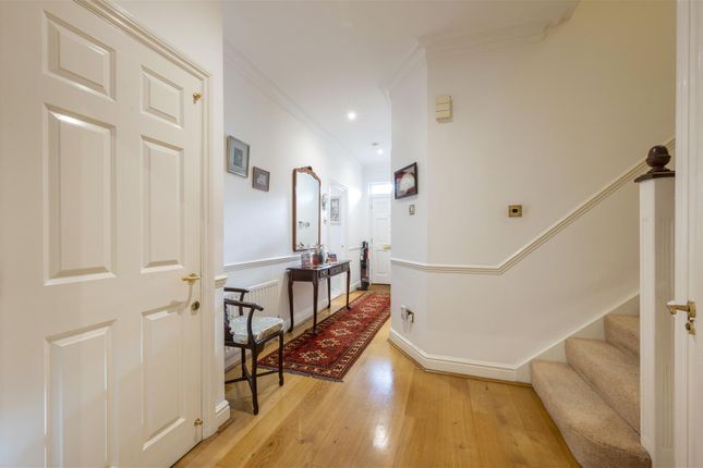 5 Rydon Mews,38.Jpg