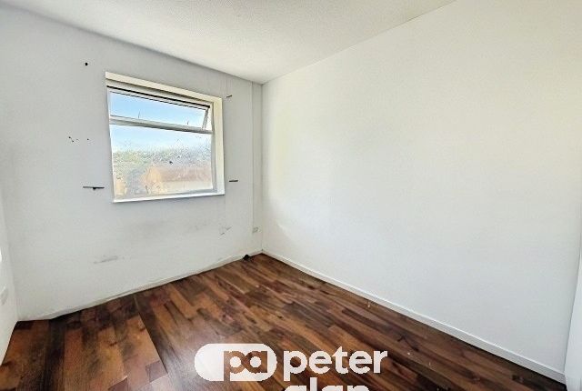 Flat 14, Porth photo 4