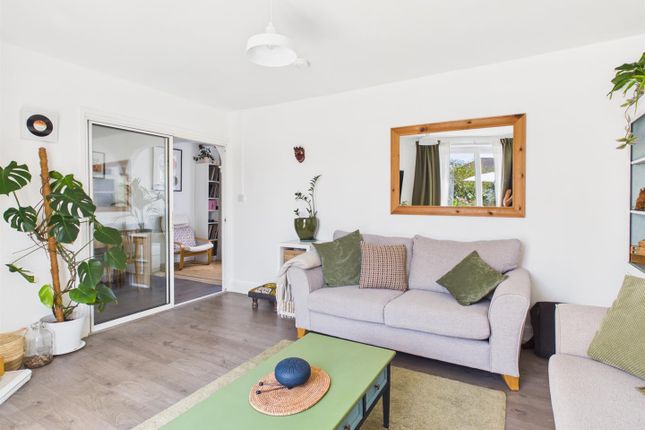 14, Laing Street, Kenfig Hill photo 4