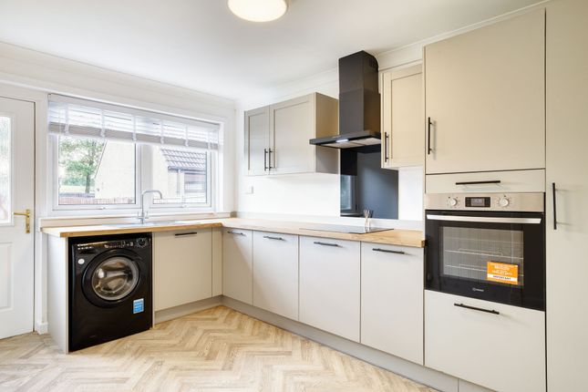 34 Bridgeside Avenue, Whitburn photo 3