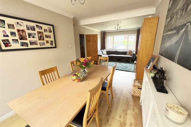 10, Ferndale, Surrey photo 4