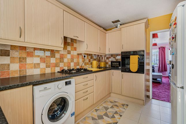 15 Park Springs, Swindon photo 4