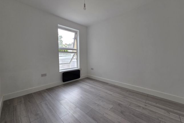 Room 2, 36, Kashgar Road, London photo 4