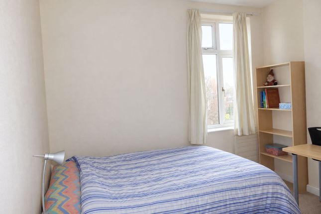 Harlaxton Drive, Nottingham photo 4